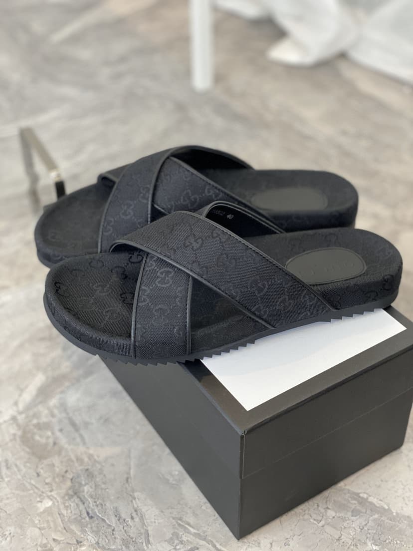 Gucci Men’s GG Crisscross Slide Sandals Black For Men 429362