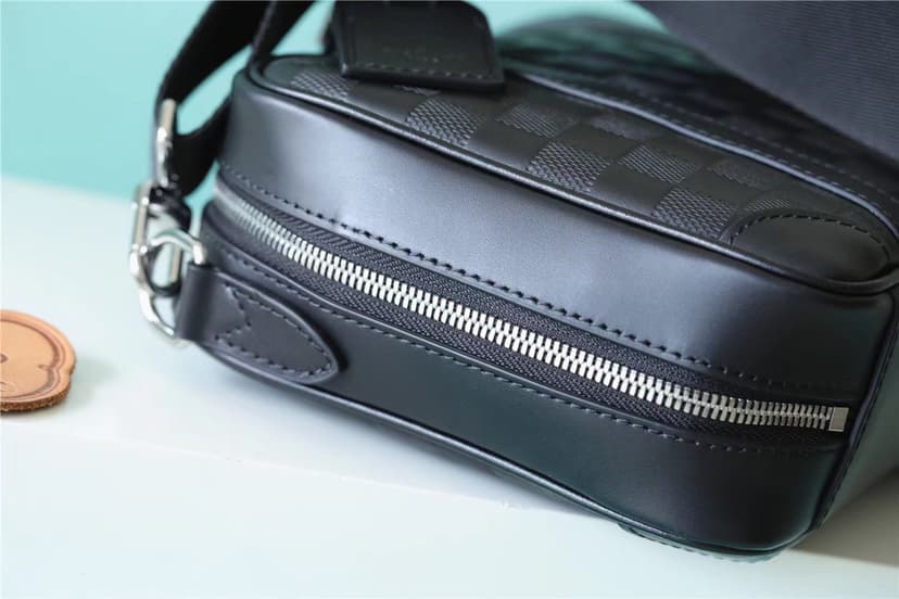 Louis Vuitton Sirius Messenger Damier Infini Onyx For Men, Men's Bags, Shoulder And Crossbody Bags 10.6in/27cm LV N45286