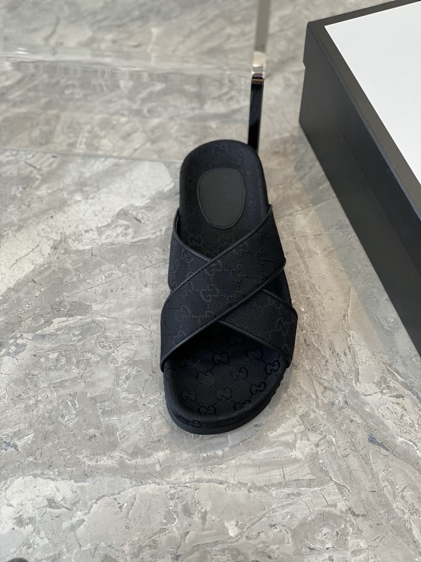 Gucci Men’s GG Crisscross Slide Sandals Black For Men 429362