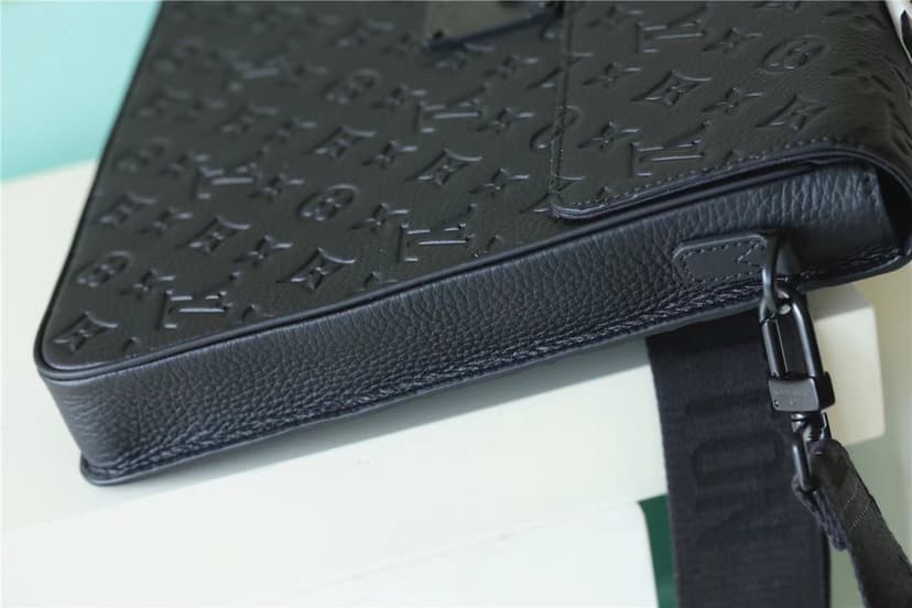 Louis Vuitton S-Lock Briefcase Taurillon Monogram Black For Men, Men's Bags, Shoulder And Crossbody Bags 14.6in/37cm LV M20835