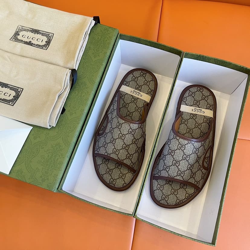 Gucci Men's GG Supreme Slide Sandal Brown And Beige For Men ‎624879 96G60 9762