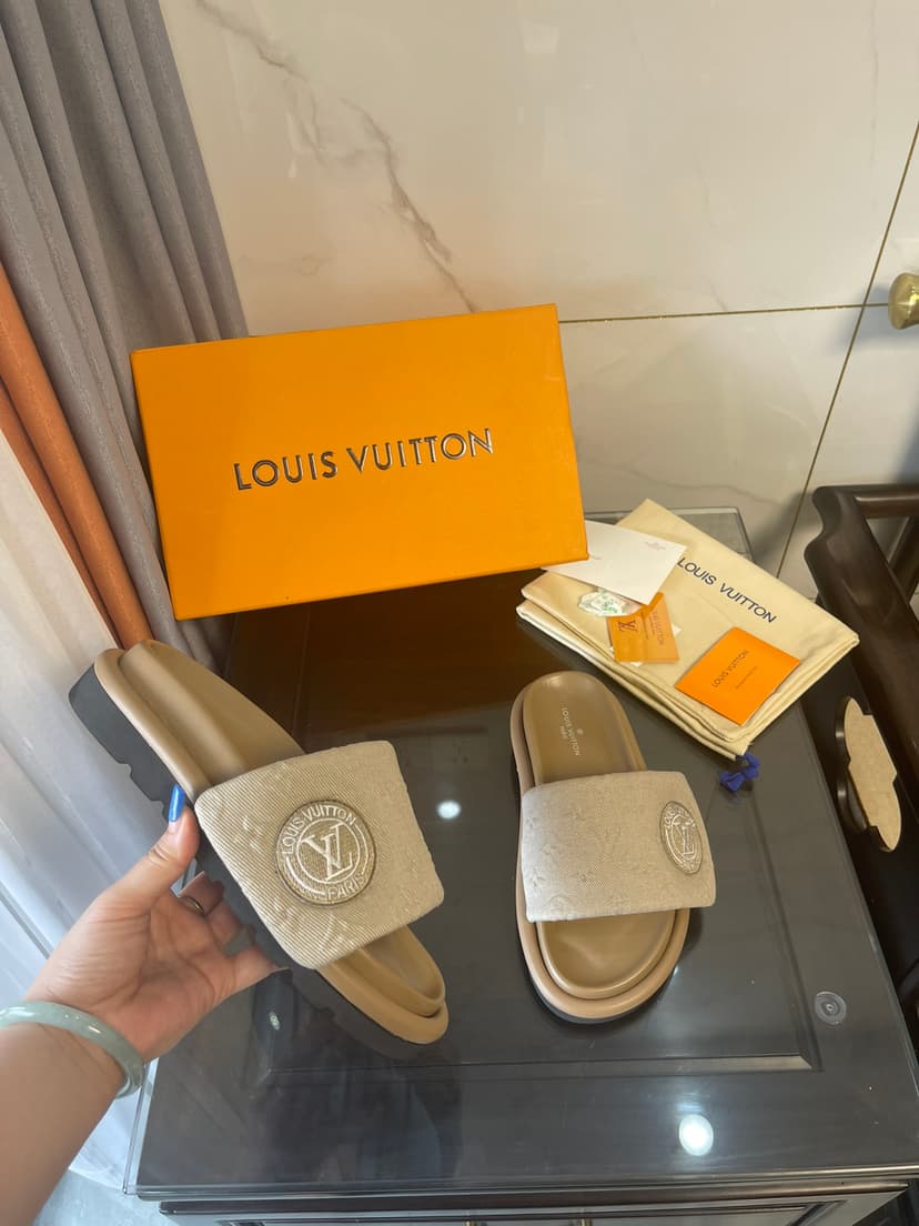 Louis Vuitton Women's Pool Pillow Comfort Flat Mule Beige For Women LV