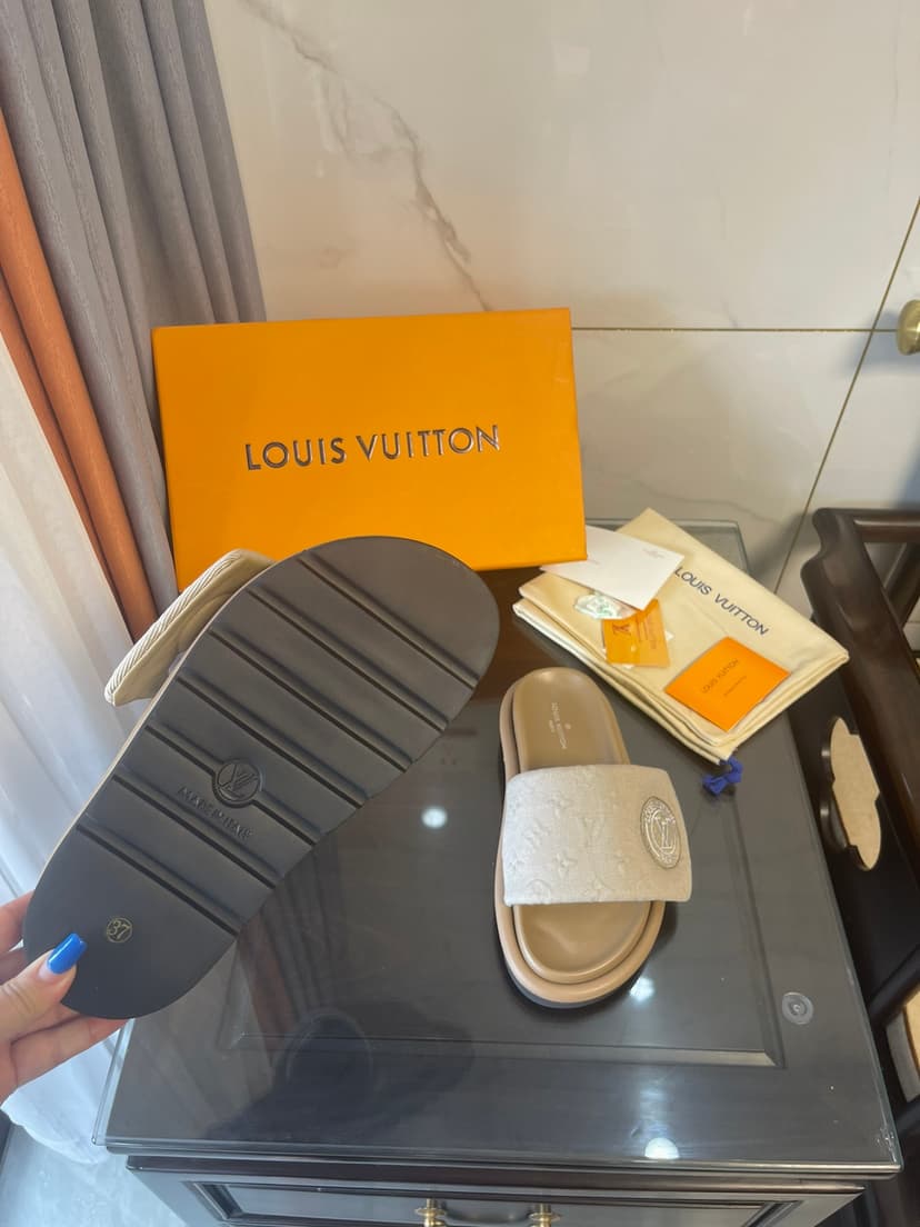 Louis Vuitton Women's Pool Pillow Comfort Flat Mule Beige For Women LV