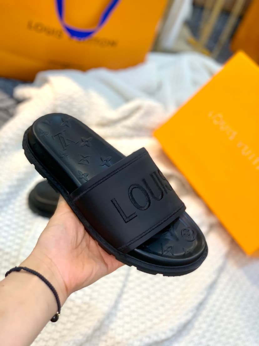 Louis Vuitton Women's Pool Pillow Flat Comfort Mule Black For Women LV