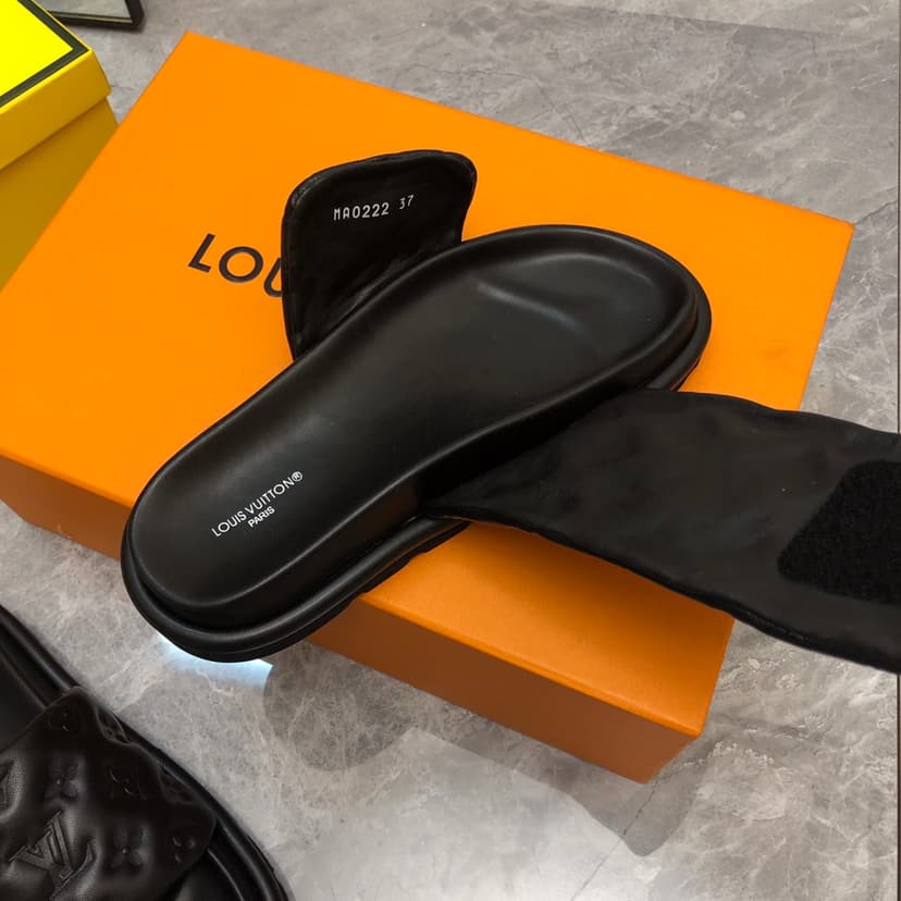 Louis Vuitton Women's Pool Pillow Flat Comfort Mule Black For Women LV 1AABKM