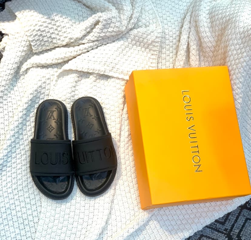Louis Vuitton Women's Pool Pillow Flat Comfort Mule Black For Women LV