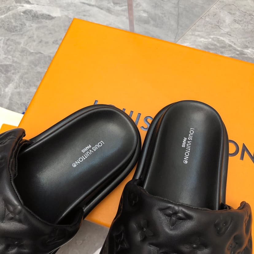 Louis Vuitton Women's Pool Pillow Flat Comfort Mule Black For Women LV 1AABKM