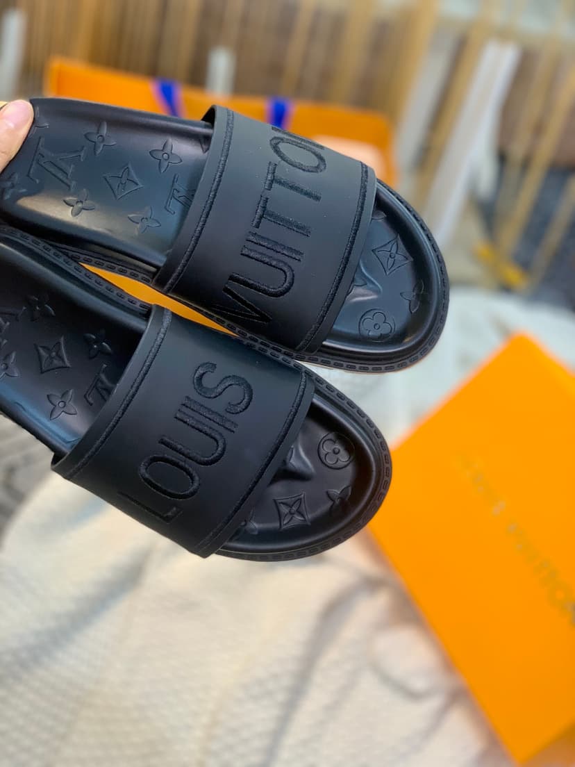 Louis Vuitton Women's Pool Pillow Flat Comfort Mule Black For Women LV