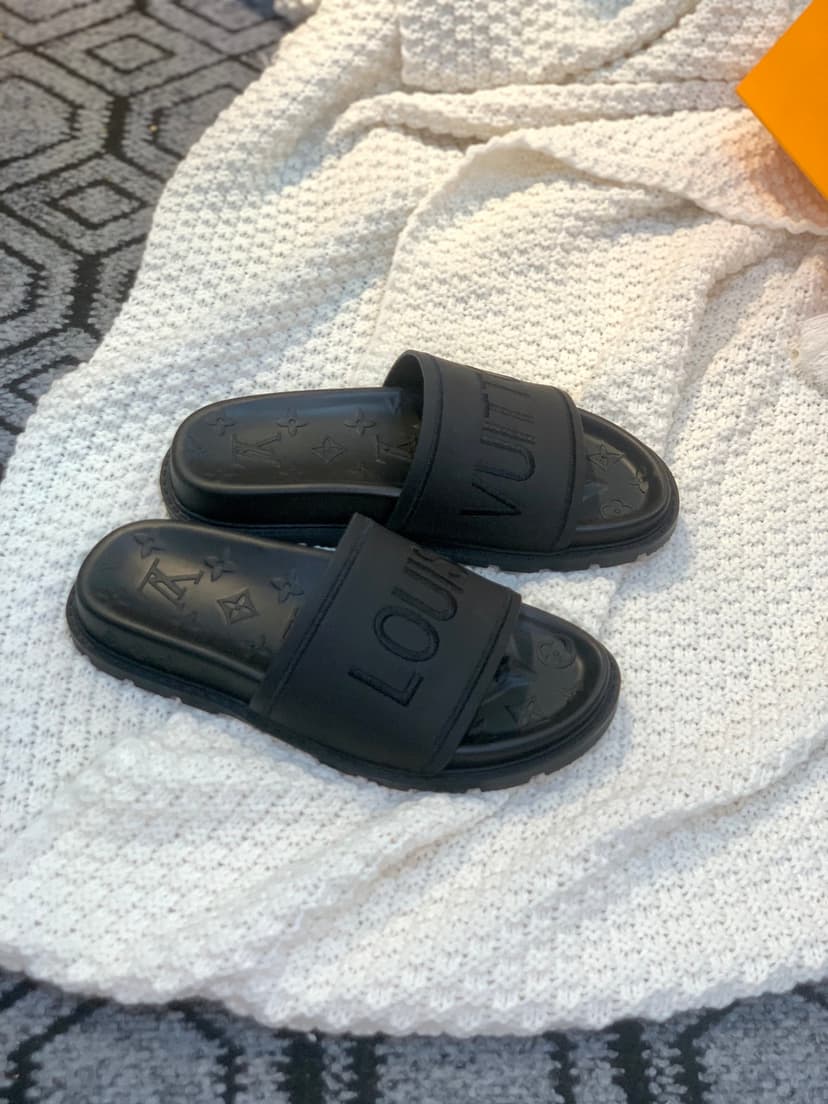 Louis Vuitton Women's Pool Pillow Flat Comfort Mule Black For Women LV