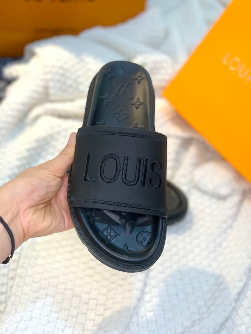 Louis Vuitton Women's Pool Pillow Flat Comfort Mule Black For Women LV
