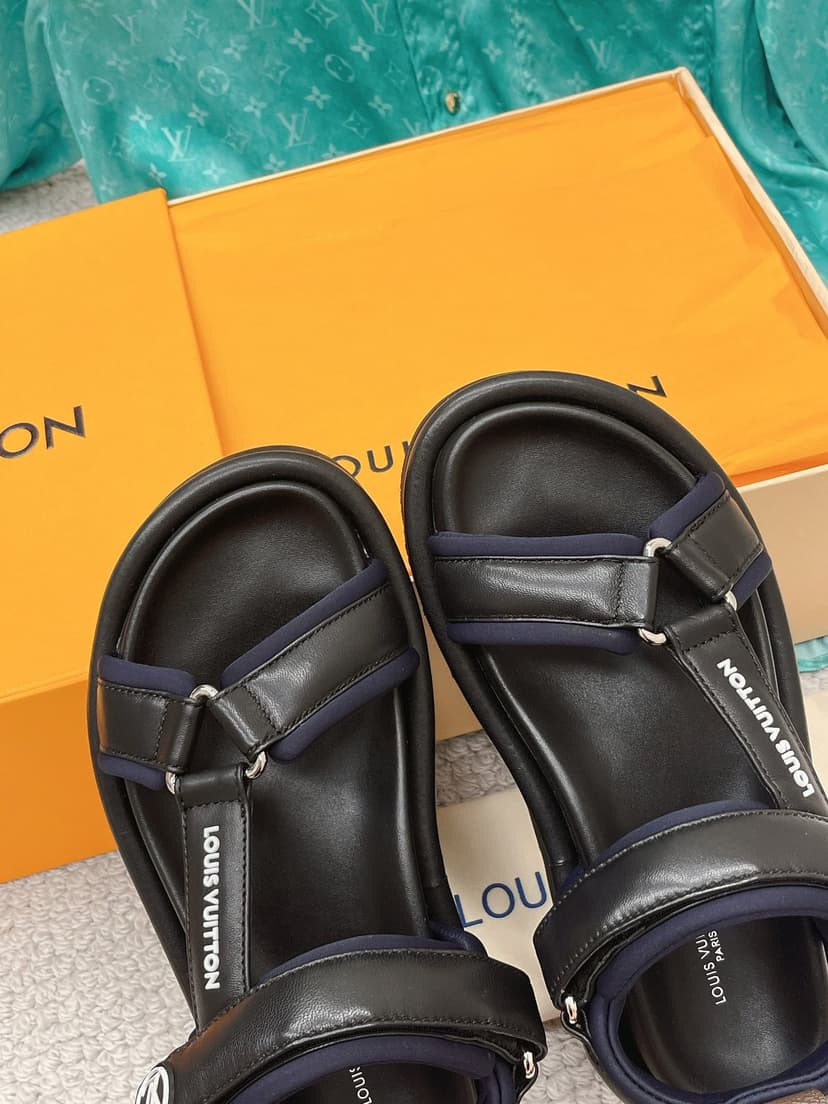 Louis Vuitton Women's Pool Pillow Flatform Comfort Sandal Black For Women LV 1AABR3
