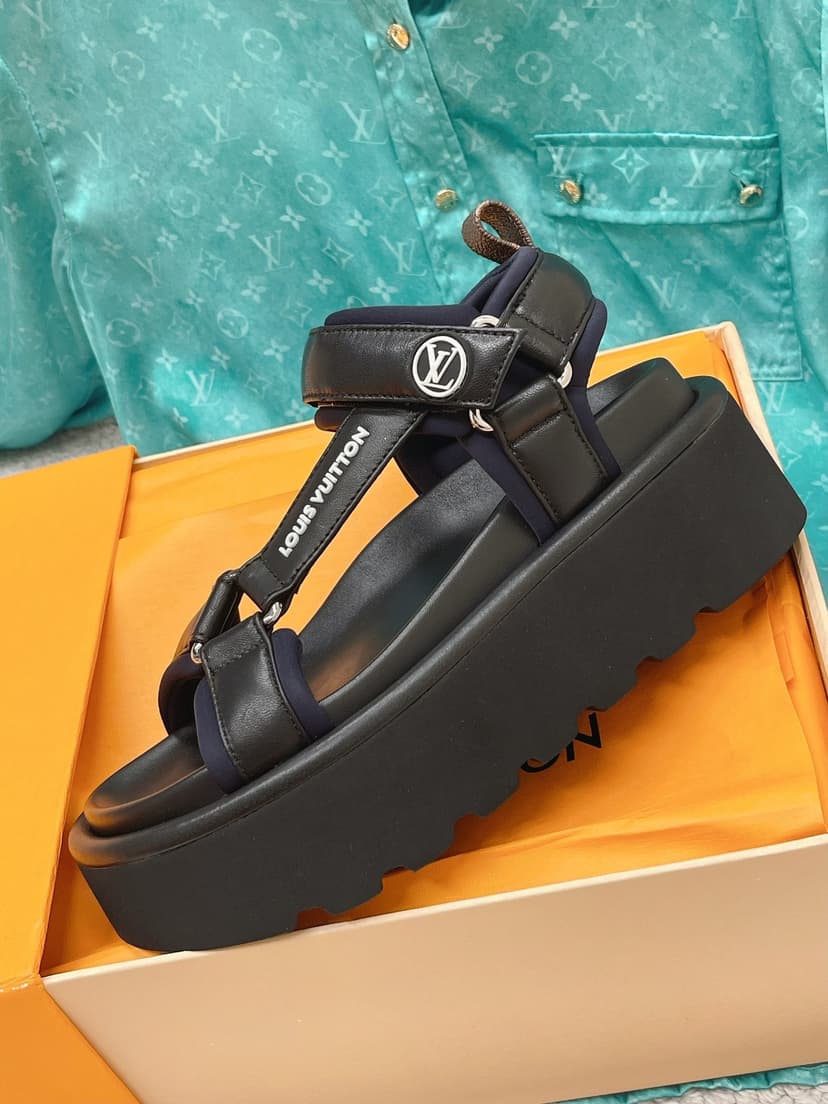 Louis Vuitton Women's Pool Pillow Flatform Comfort Sandal Black For Women LV 1AABR3