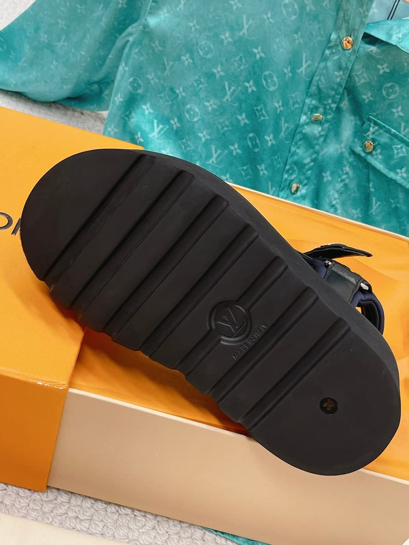 Louis Vuitton Women's Pool Pillow Flatform Comfort Sandal Black For Women LV 1AABR3