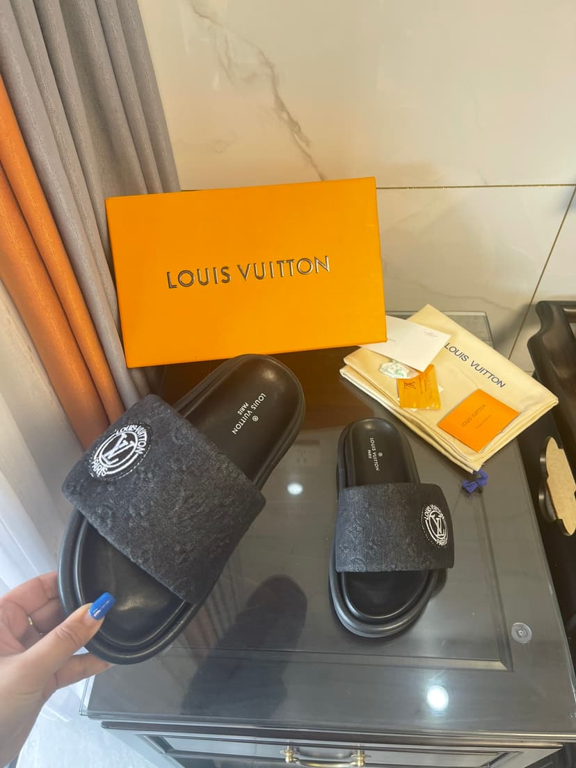 Louis Vuitton Women's Pool Pillow Comfort Flat Mule Black For Women LV