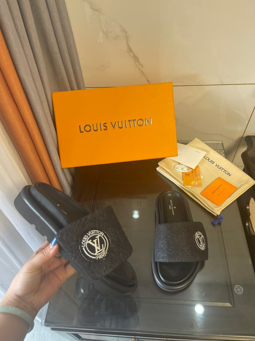 Louis Vuitton Women's Pool Pillow Comfort Flat Mule Black For Women LV