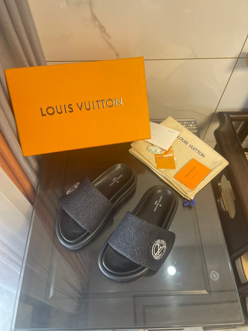 Louis Vuitton Women's Pool Pillow Comfort Flat Mule Black For Women LV