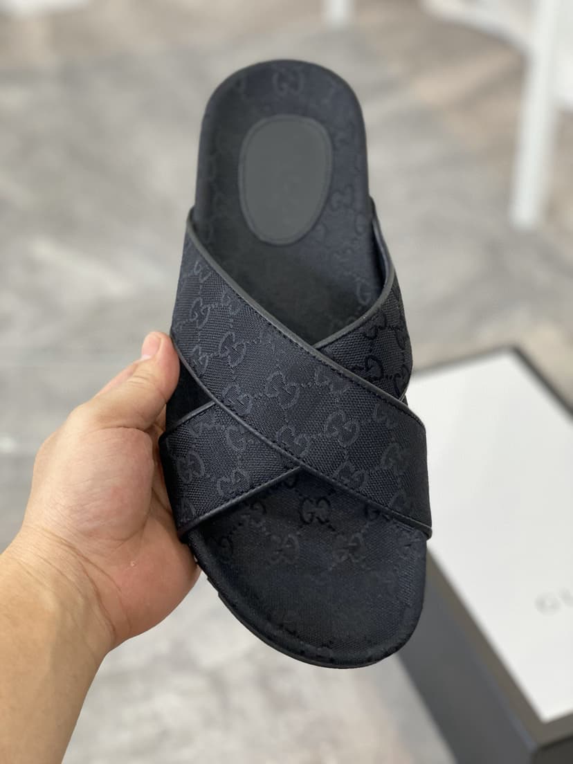 Gucci Men’s GG Crisscross Slide Sandals Black For Men 429362