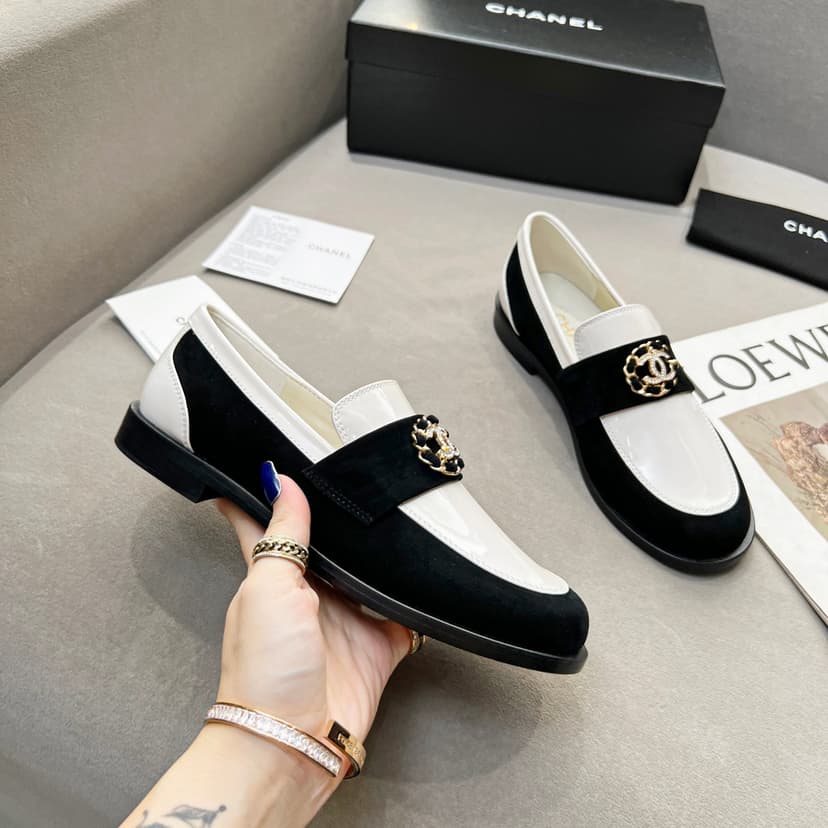 Chanel Women's Loafers White And Black For Women G39606 Y56272 K5106