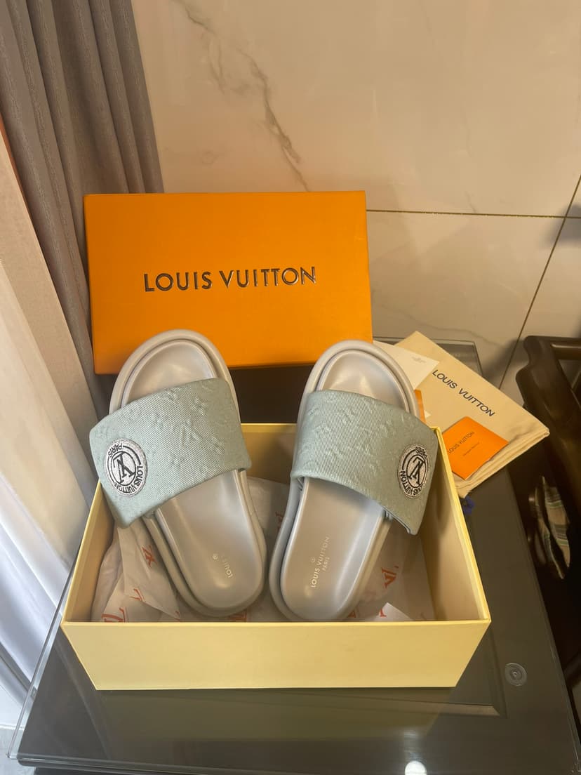 Louis Vuitton Women's Pool Pillow Comfort Flat Mule Bright Green For Women LV