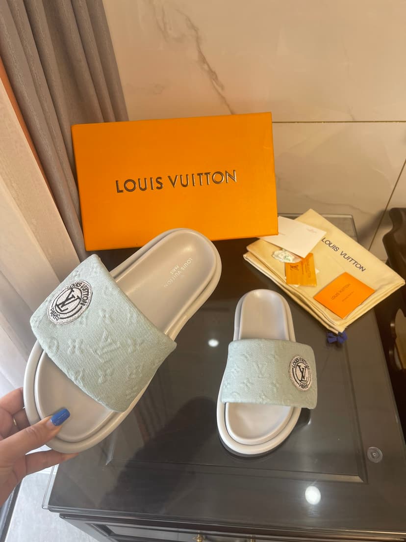 Louis Vuitton Women's Pool Pillow Comfort Flat Mule Bright Green For Women LV
