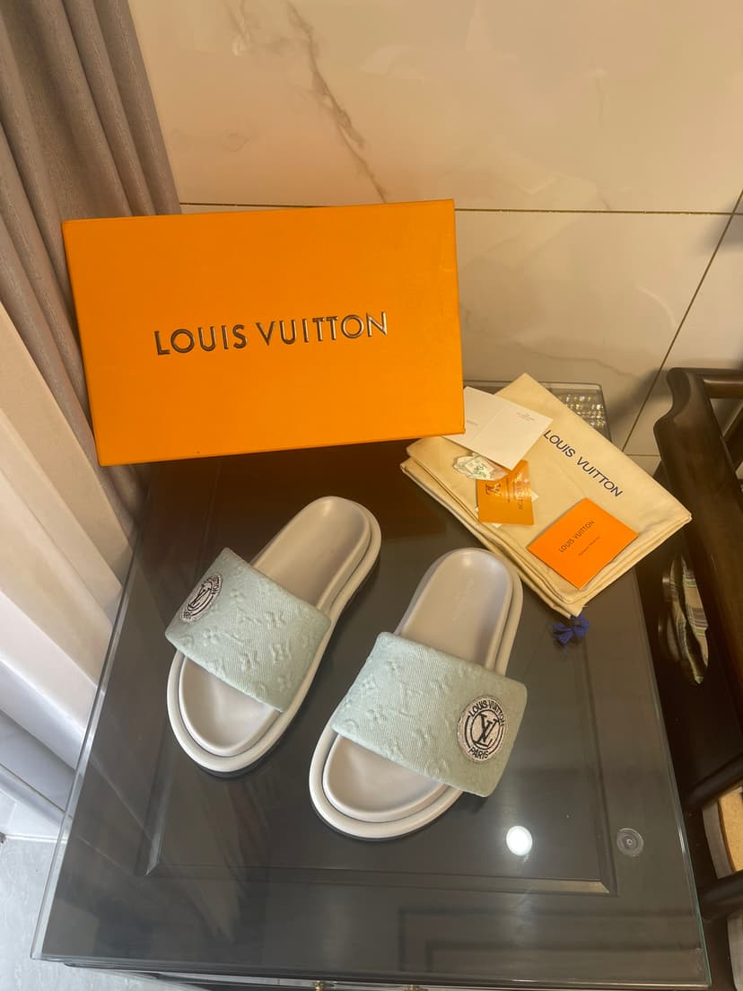 Louis Vuitton Women's Pool Pillow Comfort Flat Mule Bright Green For Women LV