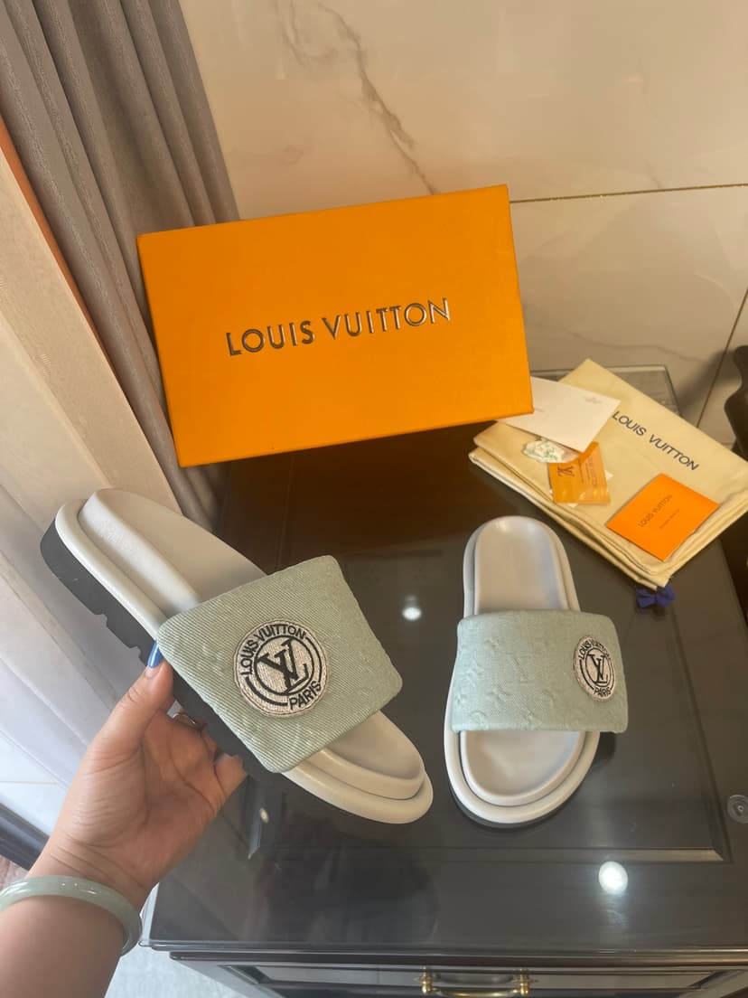 Louis Vuitton Women's Pool Pillow Comfort Flat Mule Bright Green For Women LV