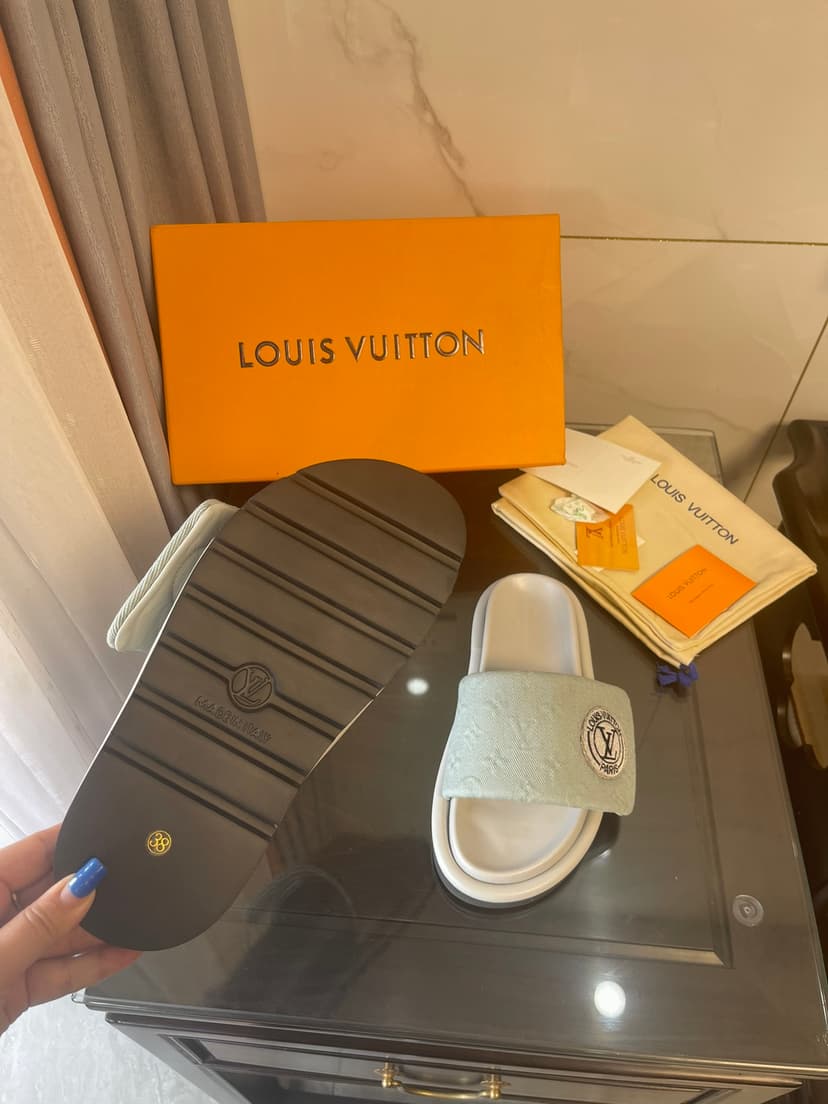 Louis Vuitton Women's Pool Pillow Comfort Flat Mule Bright Green For Women LV