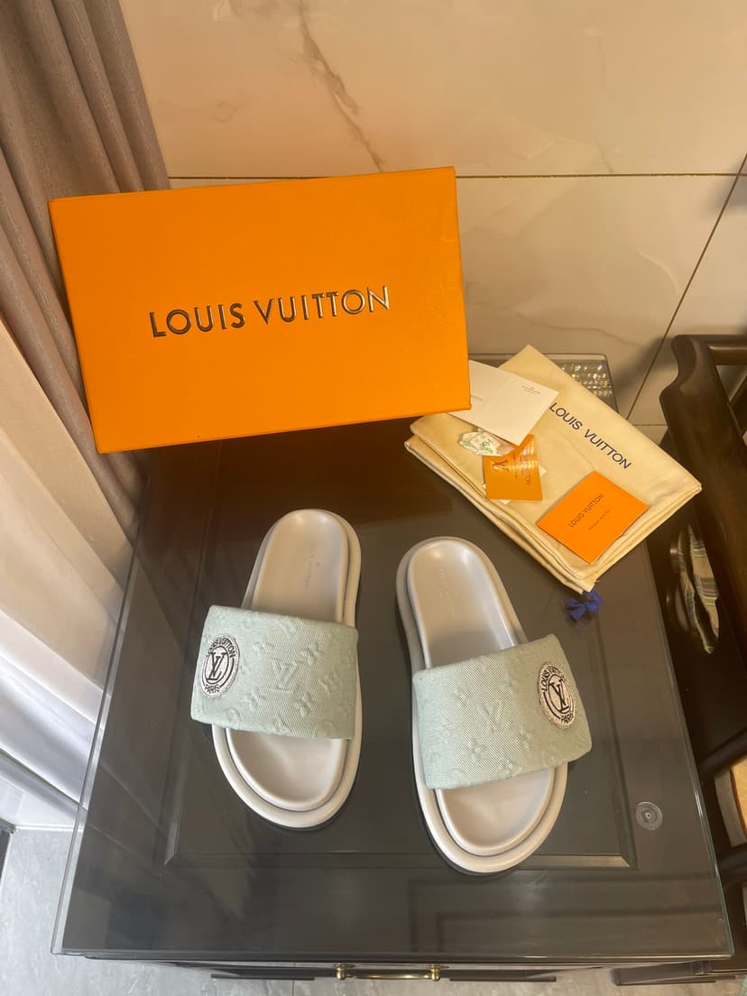 Louis Vuitton Women's Pool Pillow Comfort Flat Mule Bright Green For Women LV