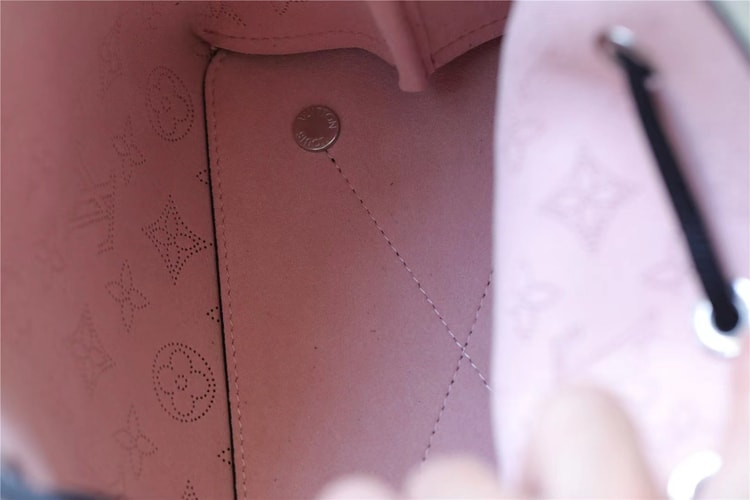 Bella Monogram Pattern Black For Women 8.4in/22cm M21096