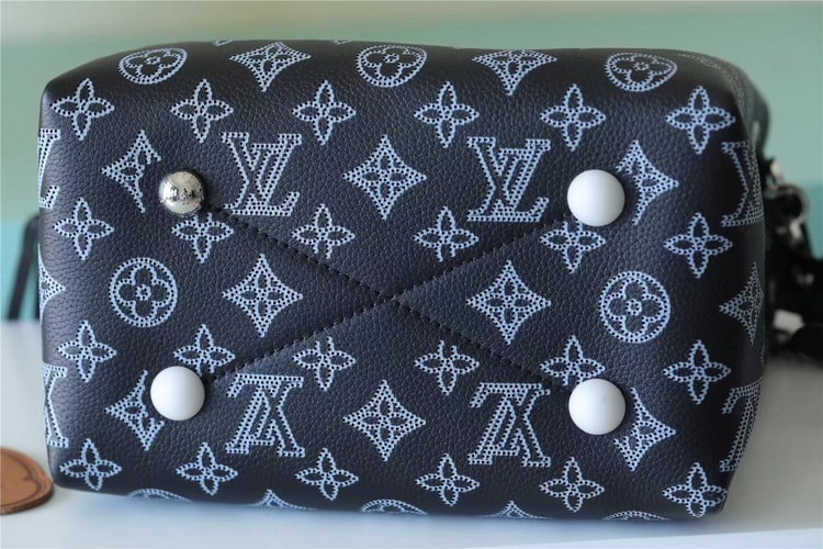 Bella Monogram Pattern Black For Women 8.4in/22cm M21096