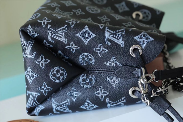 Bella Monogram Pattern Black For Women 8.4in/22cm M21096