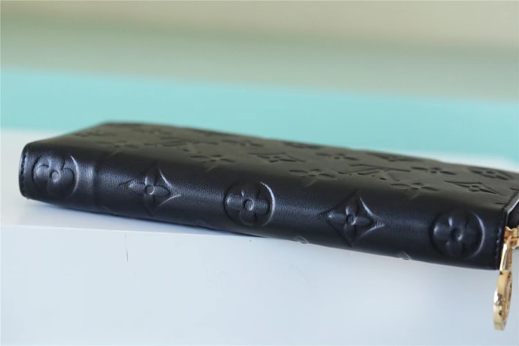 Zippy Wallet Monogram Embossed Black For Women 8.1in/20cm M81510