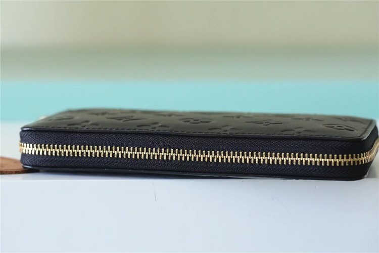 Zippy Wallet Monogram Embossed Black For Women 8.1in/20cm M81510