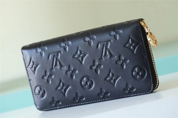 Zippy Wallet Monogram Embossed Black For Women 8.1in/20cm M81510