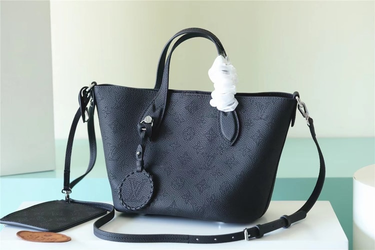 Louis Vuitton Loop Blossom PM Black For Women‎ 7.9in/20cm M21848