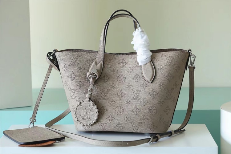 Louis Vuitton Loop Blossom PM Beige For Women‎ 7.9in/20cm M21849