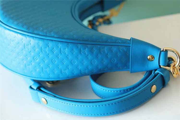 Louis Vuitton Loop Blue For Women‎ 9.1in/23.1cm