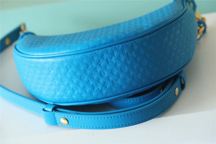 Louis Vuitton Loop Blue For Women‎ 9.1in/23.1cm