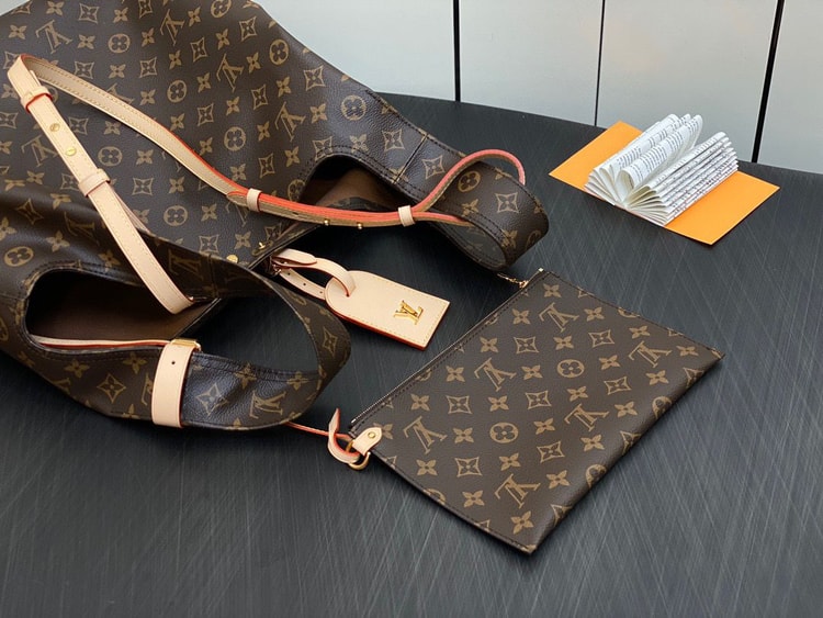 Louis Vuitton Atlantis GM Brown For Women 34cm / 13.4in M46817