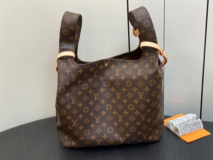 Louis Vuitton Atlantis GM Brown For Women 34cm / 13.4in M46817