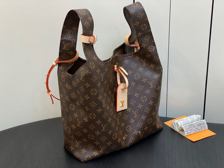 Louis Vuitton Atlantis GM Brown For Women 34cm / 13.4in M46817
