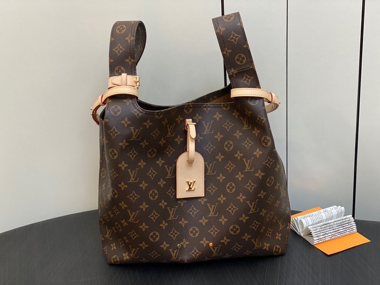 Louis Vuitton Atlantis GM Brown For Women 34cm / 13.4in M46817