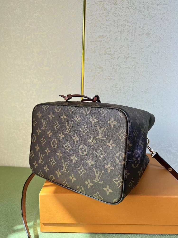 Louis Vuitton NeoNoe MM Brown For Women 26cm / 10.2in M44887
