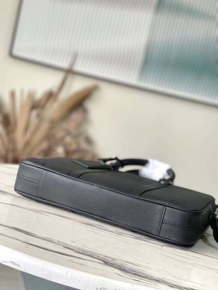 Louis Vuitton Porte-Documents Voyage PM Black For Men 36.5cm / 14.4in M30925