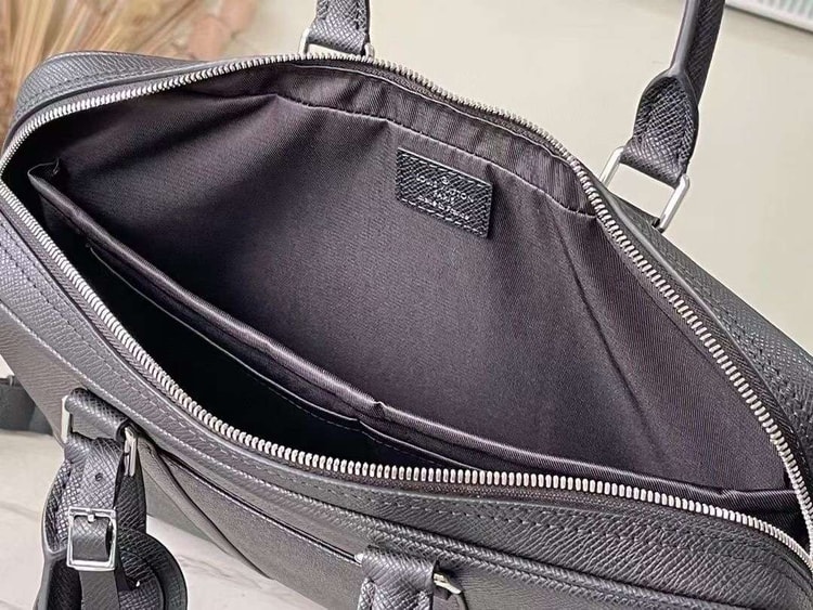 Louis Vuitton Porte-Documents Voyage PM Black For Men 36.5cm / 14.4in M30925