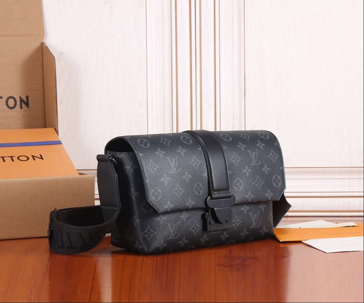 Louis Vuitton S-Cape Messenger Black For Men 28cm / 11in M46794