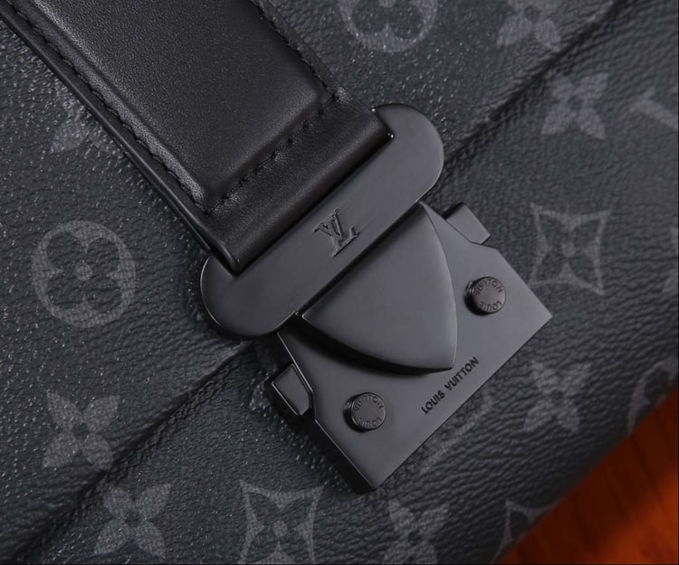 Louis Vuitton S-Cape Messenger Black For Men 28cm / 11in M46794