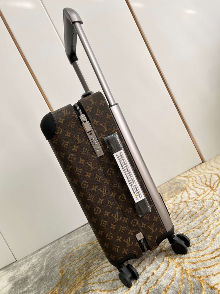 Louis Vuitton Horizon 55 Brown 21.7in/55cm