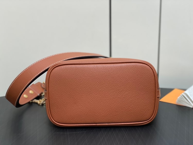 Louis Vuitton Lock and Walk Brown For Women 8.1in/20.5cm M24165