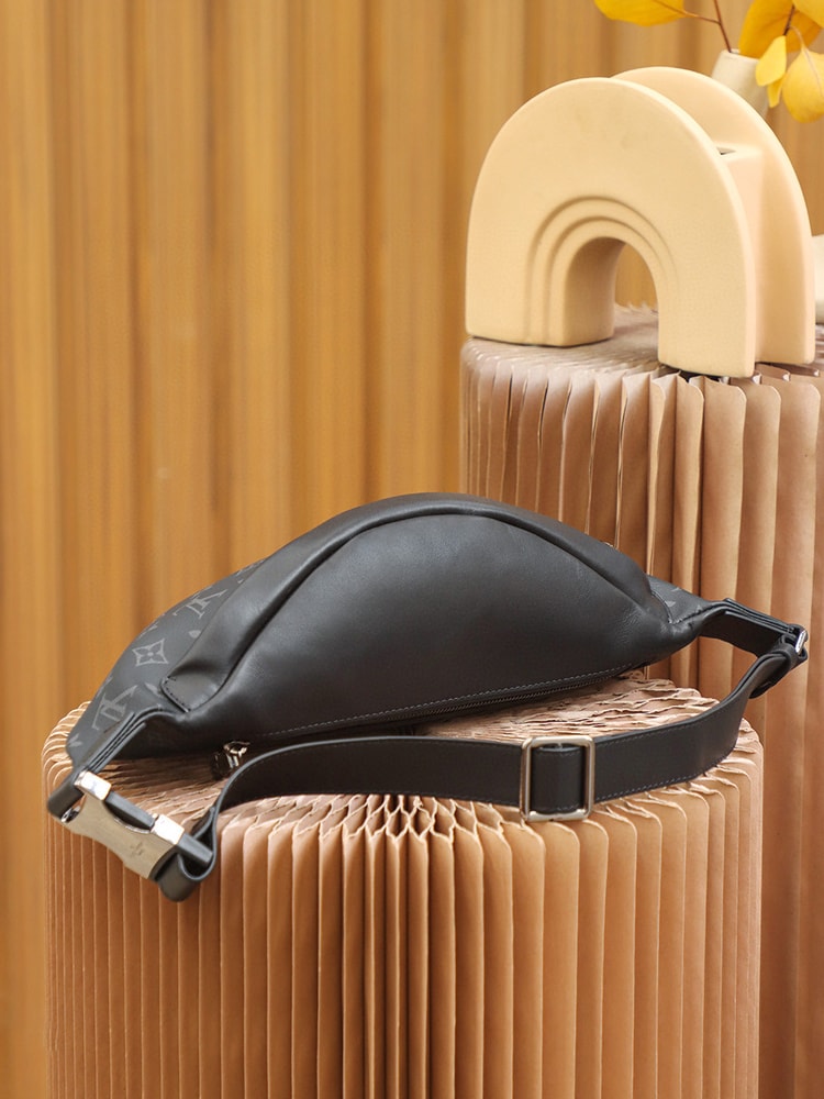 Louis Vuitton Discovery Bumbag PM Monogram Eclipse Canvas M46035